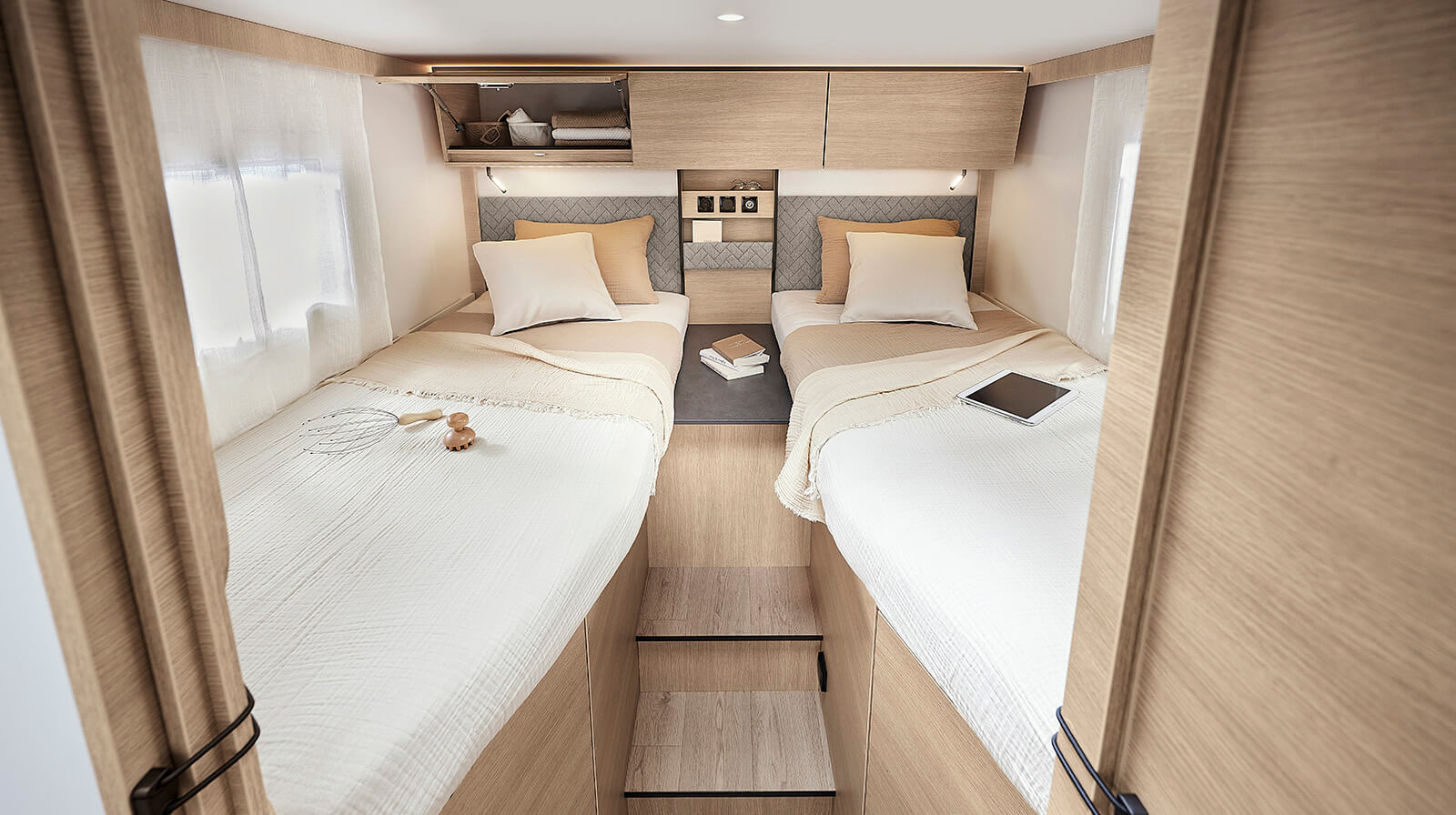 SISÄVALOKUVAT RAPIDO Matkailuauto C66