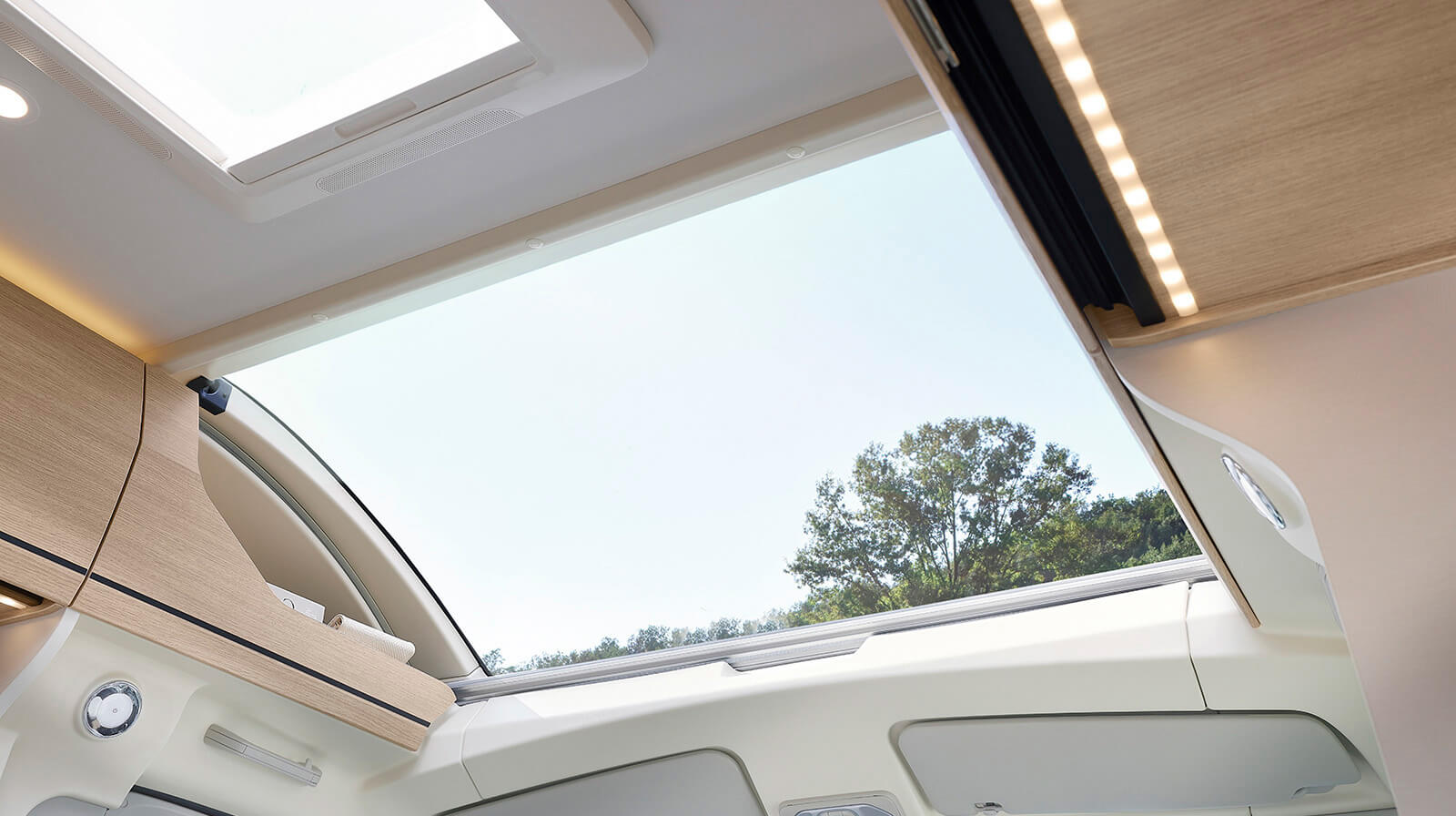 SISÄVALOKUVAT RAPIDO Matkailuauto C66